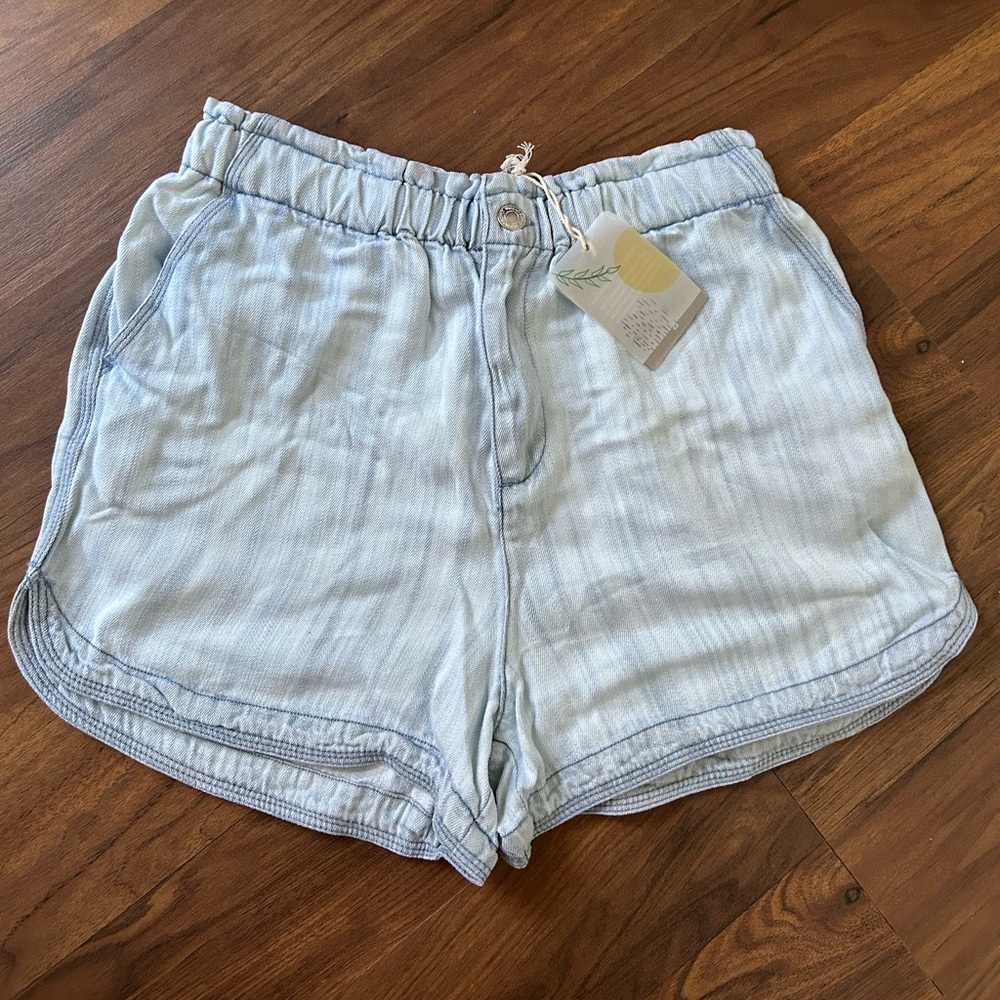 NWT Elastic Waist Denim Shorts